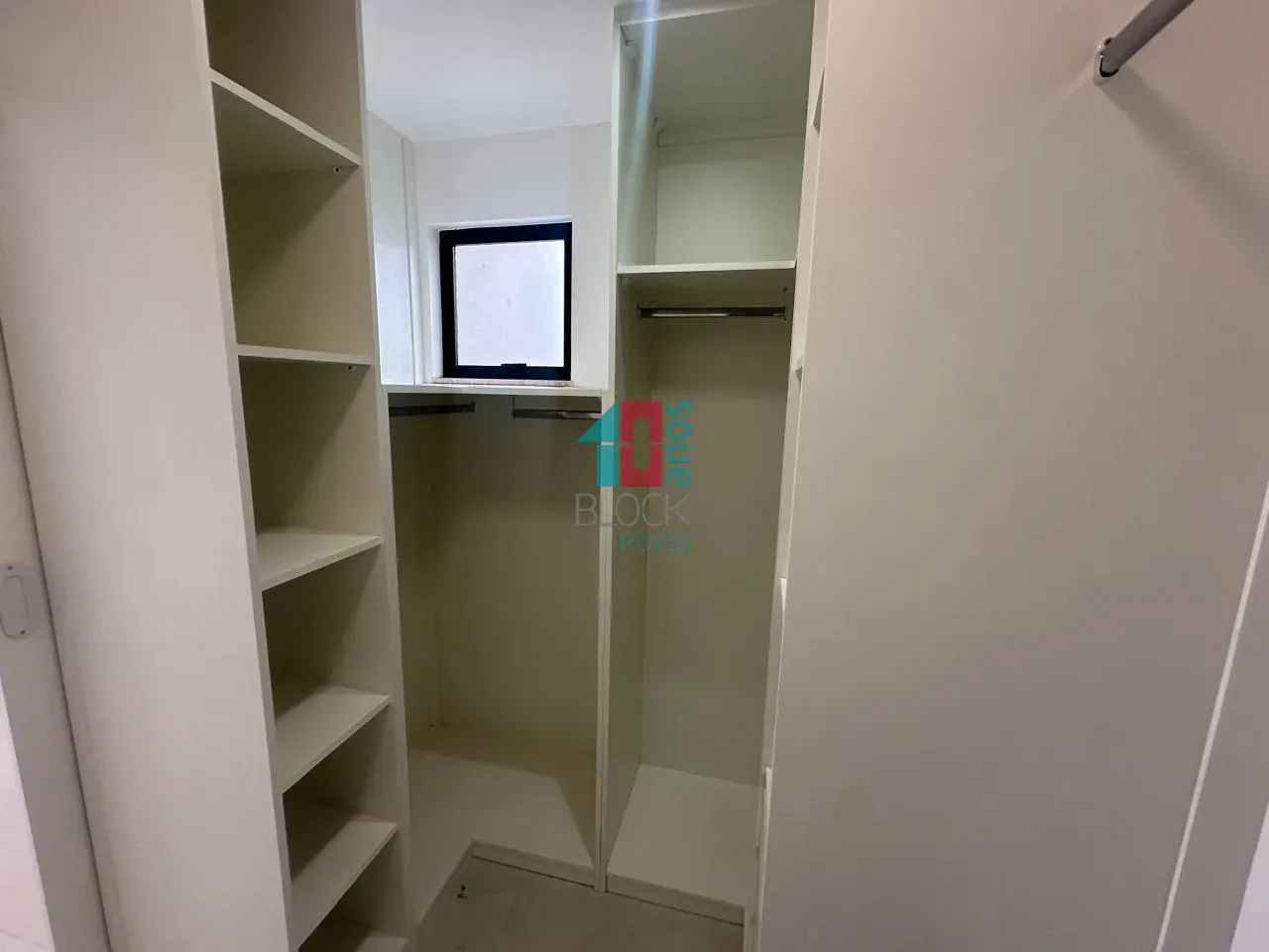 Condominium house with 5 en-suites and open-plan kitchen — photo 29
