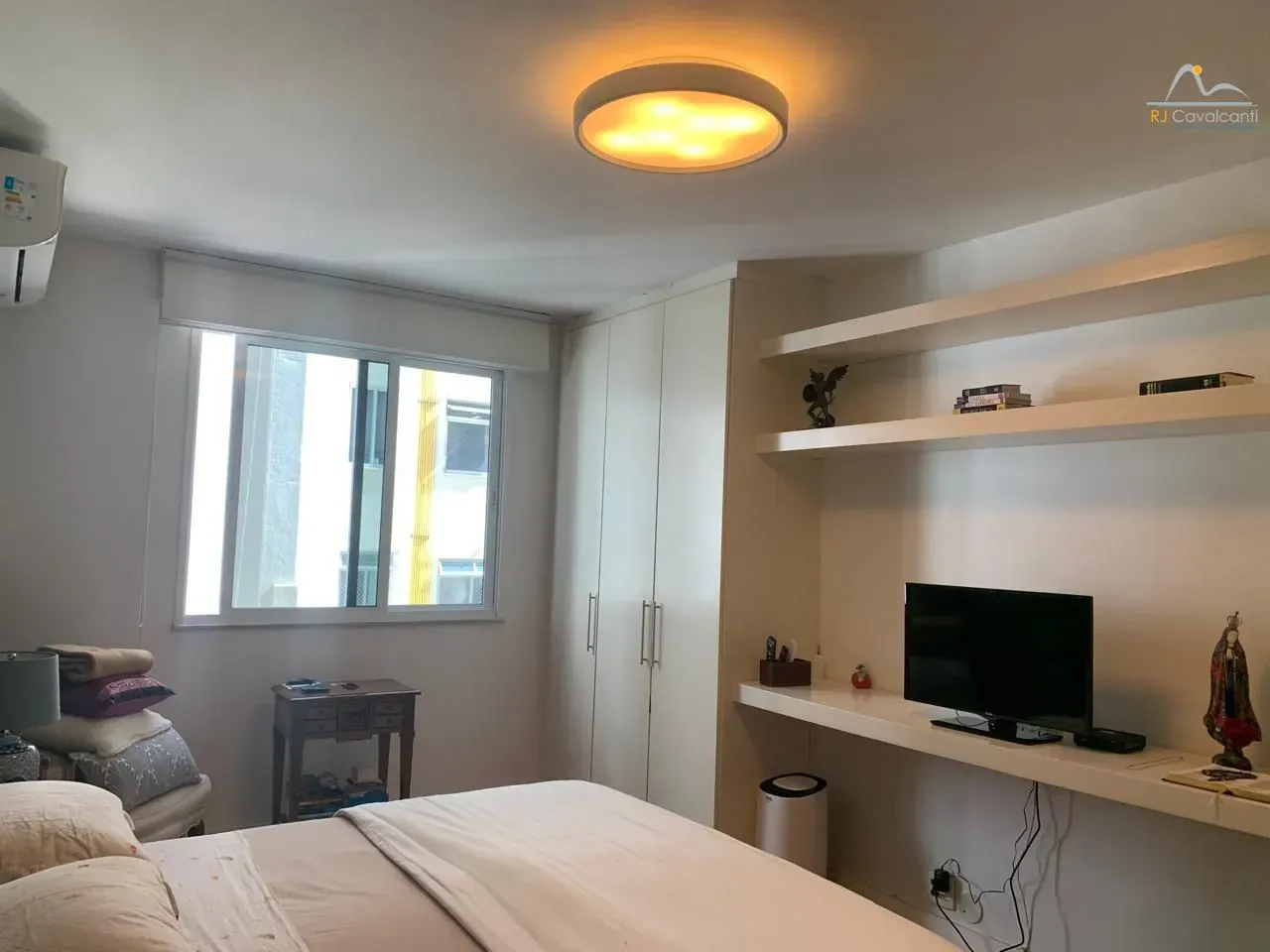 Unfurnished 4-bedroom apartment with a home office — photo 20