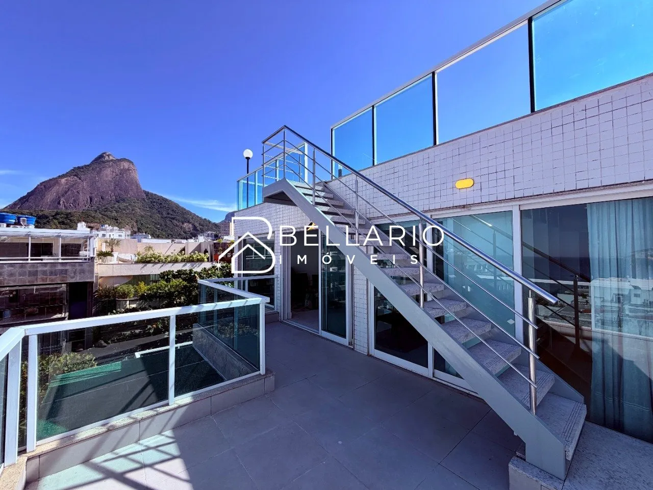 Unfurnished apartment with 3 bedrooms and 4 bathrooms — photo 38