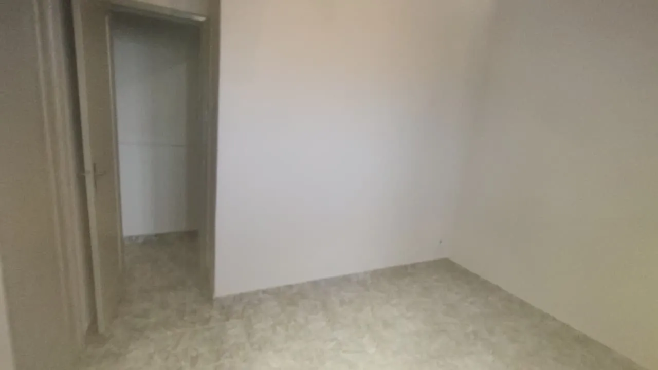Casa sem mobília com 2 quartos e cozinha separada — photo 39