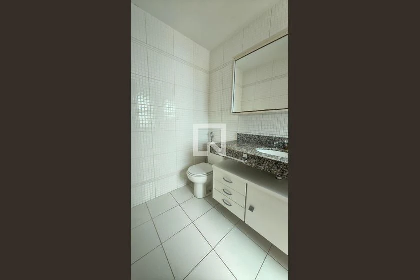 Apartment with 3 en-suite bedrooms and 5 bathrooms, 177 m² — photo 24