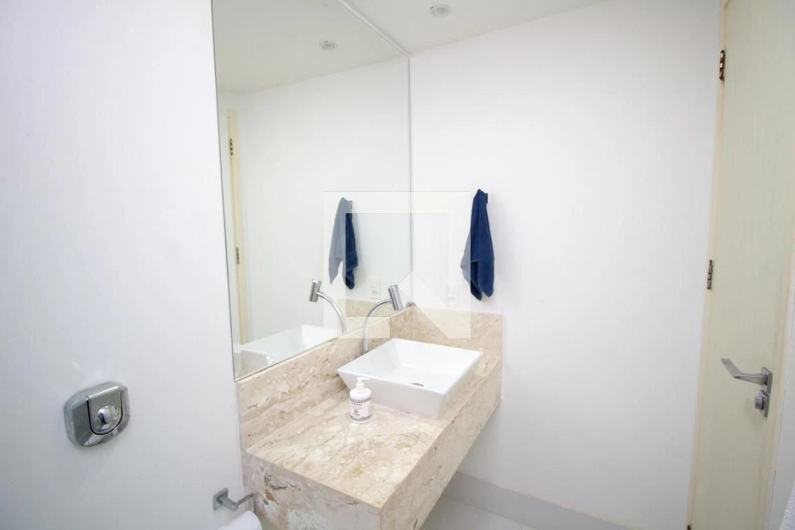 Furnished apartment with 3 bedrooms and 5 bathrooms — photo 25