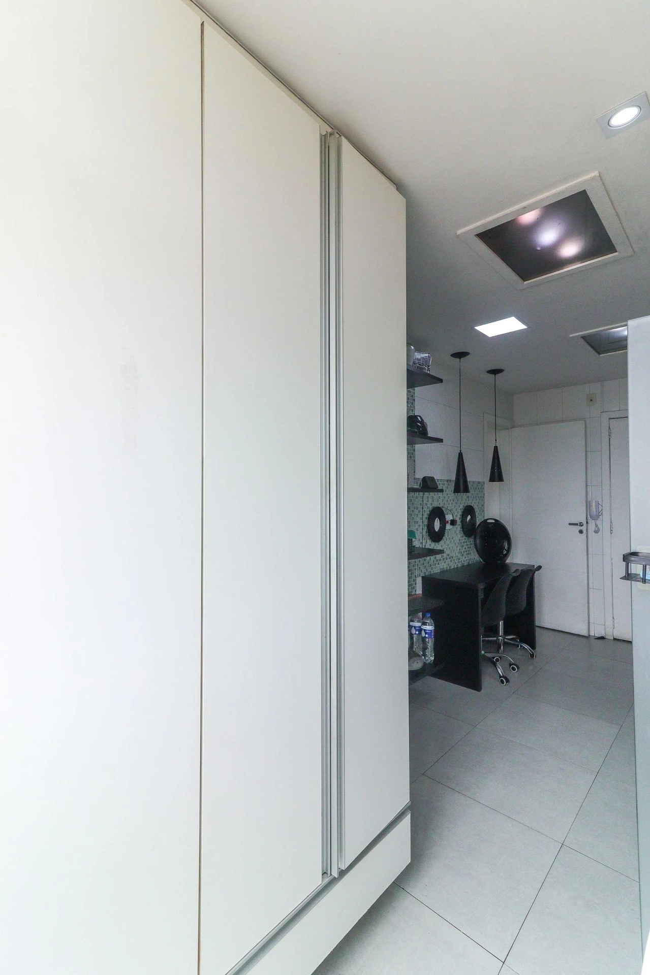 105 m² apartment with a home office and a washing machine — photo 52