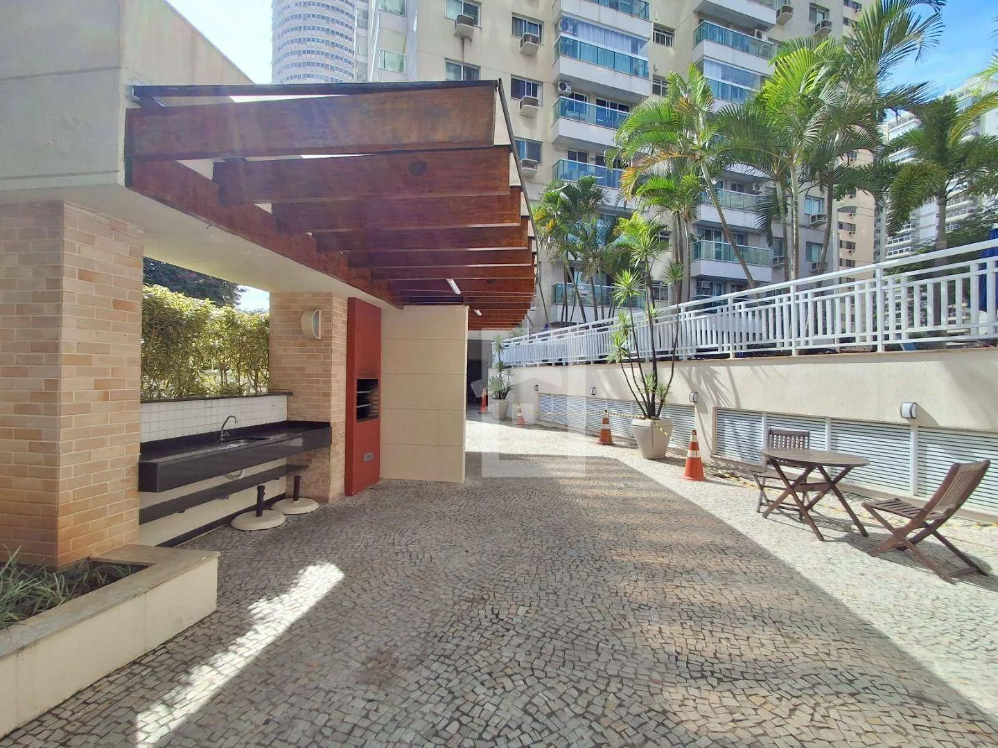 Glass-enclosed balcony in a 2-bedroom apartment, 64 m² — photo 3