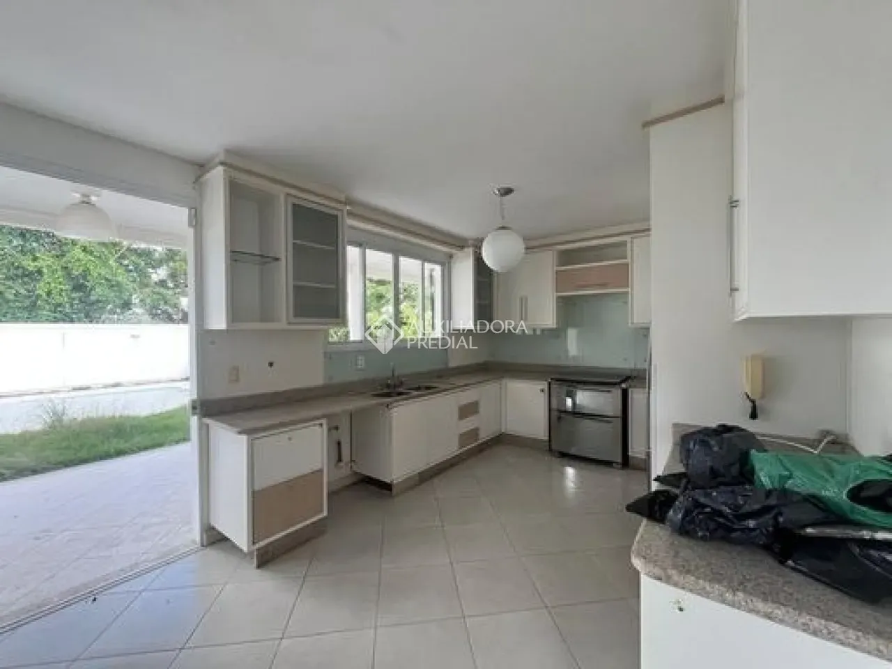 Casa para locação com 5 dormitórios e jardim privativo — photo 4