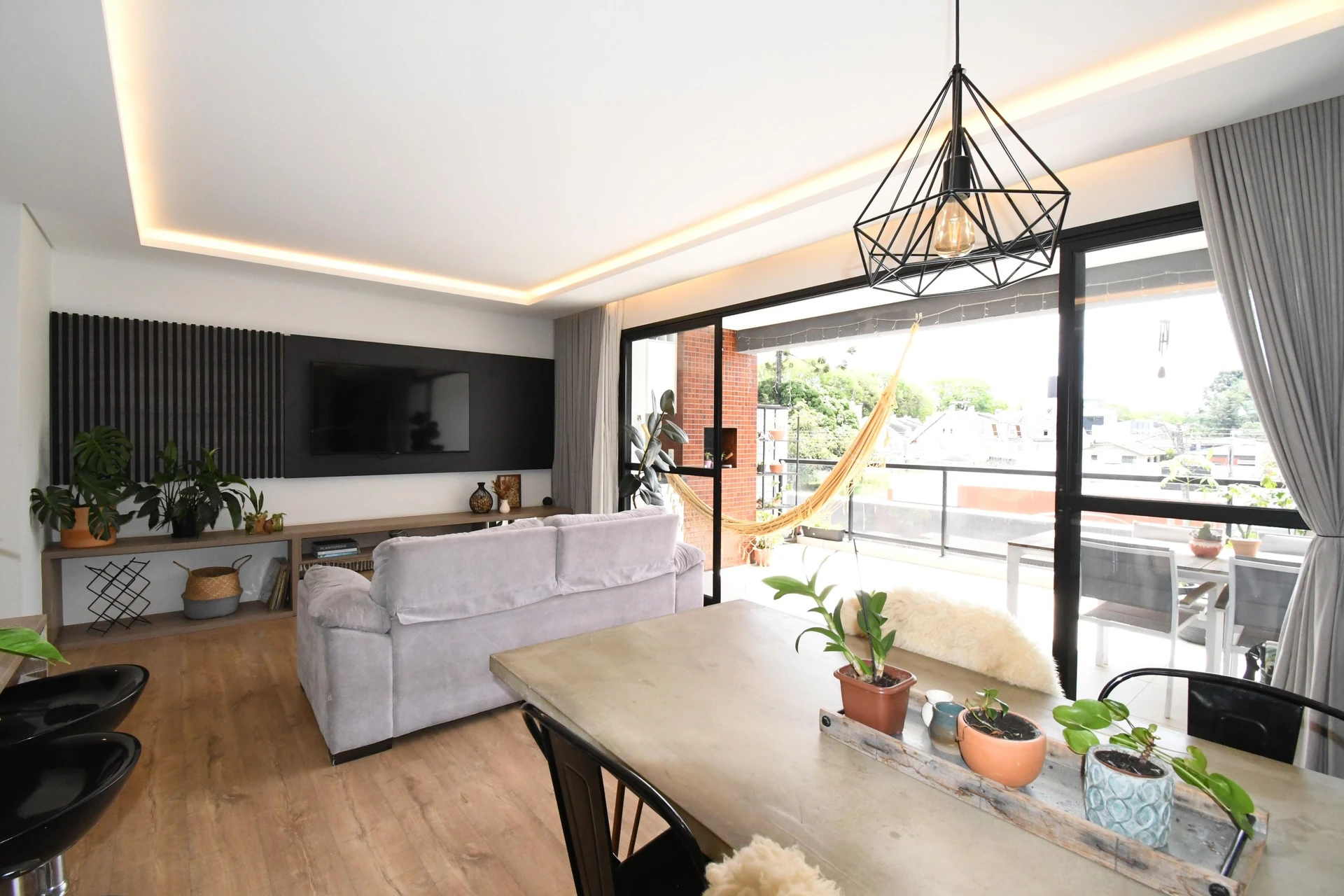 3-bedroom apartment in a building with a gym — photo 28