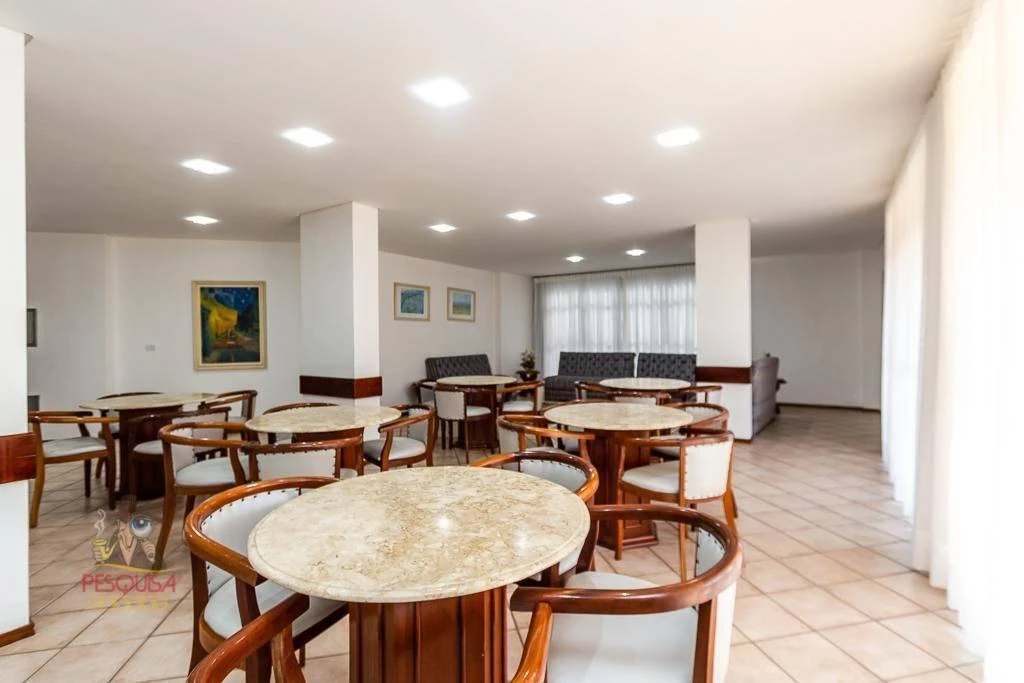 2-bedroom apartment with wood or laminate floors in Curitiba — photo 15