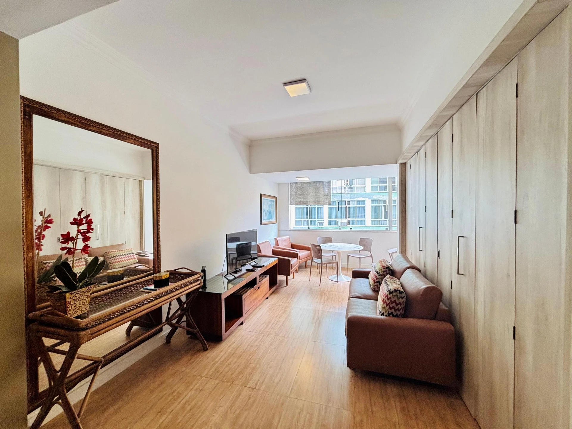 Furnished apartment with 3 bedrooms and 2 bathrooms — photo 7