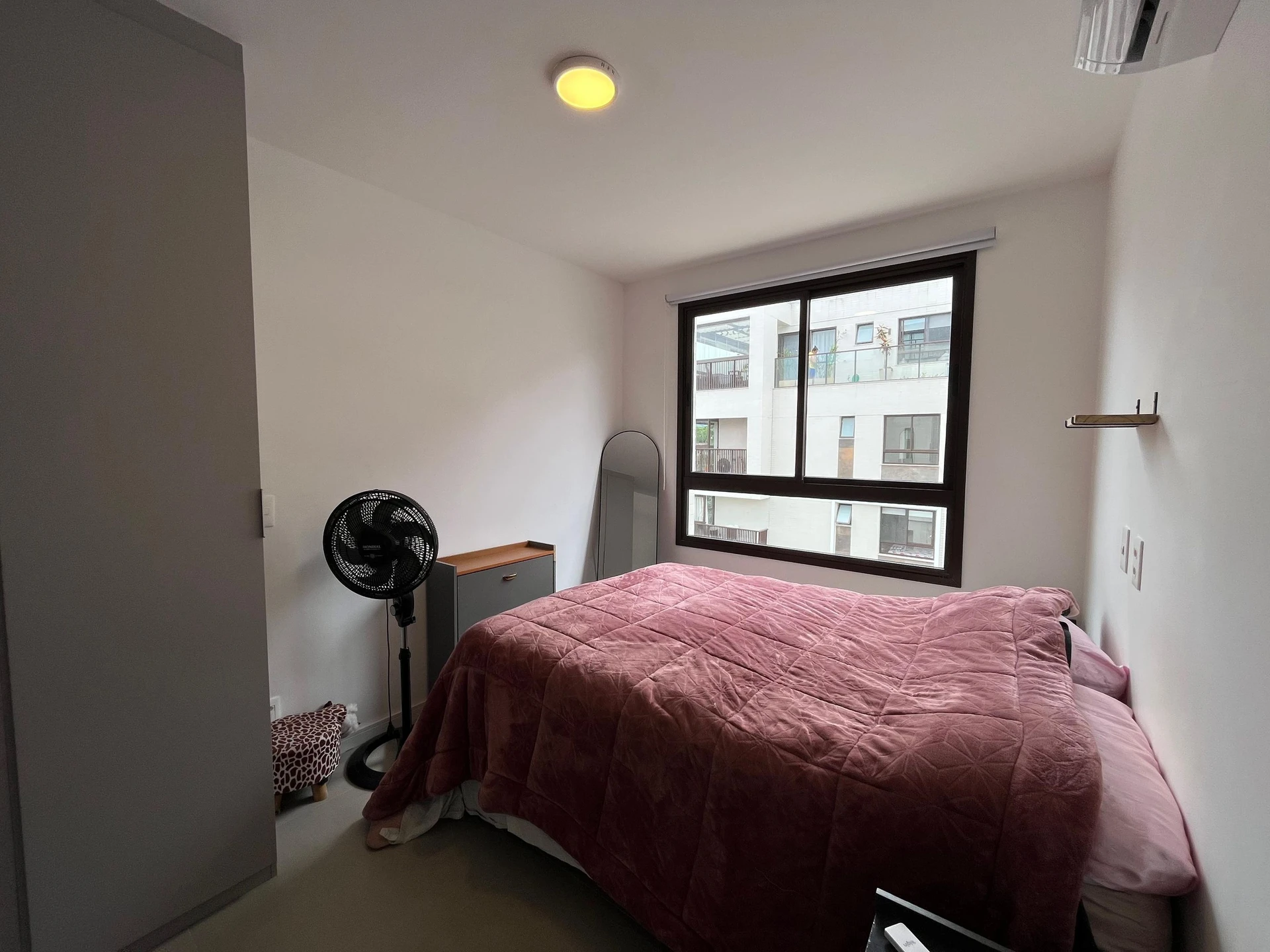 Furnished apartment, 89 m², with a glass-enclosed balcony — photo 33