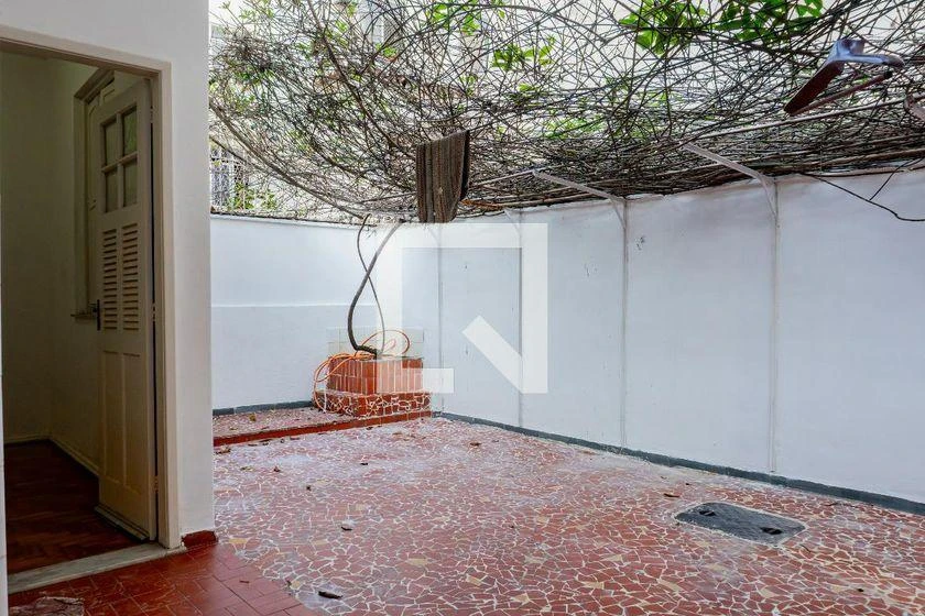 4-bedroom house with private garden and 145 m² — photo 36