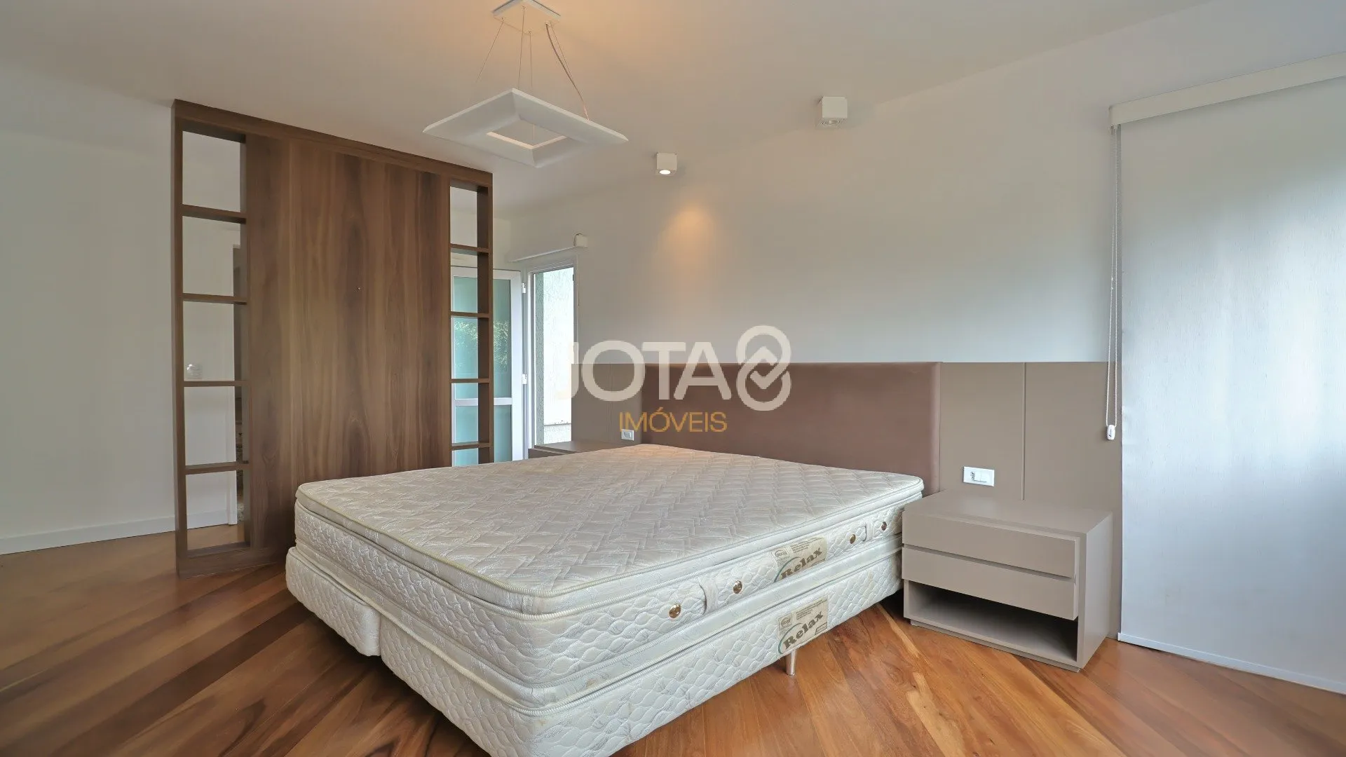House with 5 bedrooms and a balcony in 370 m² — photo 21