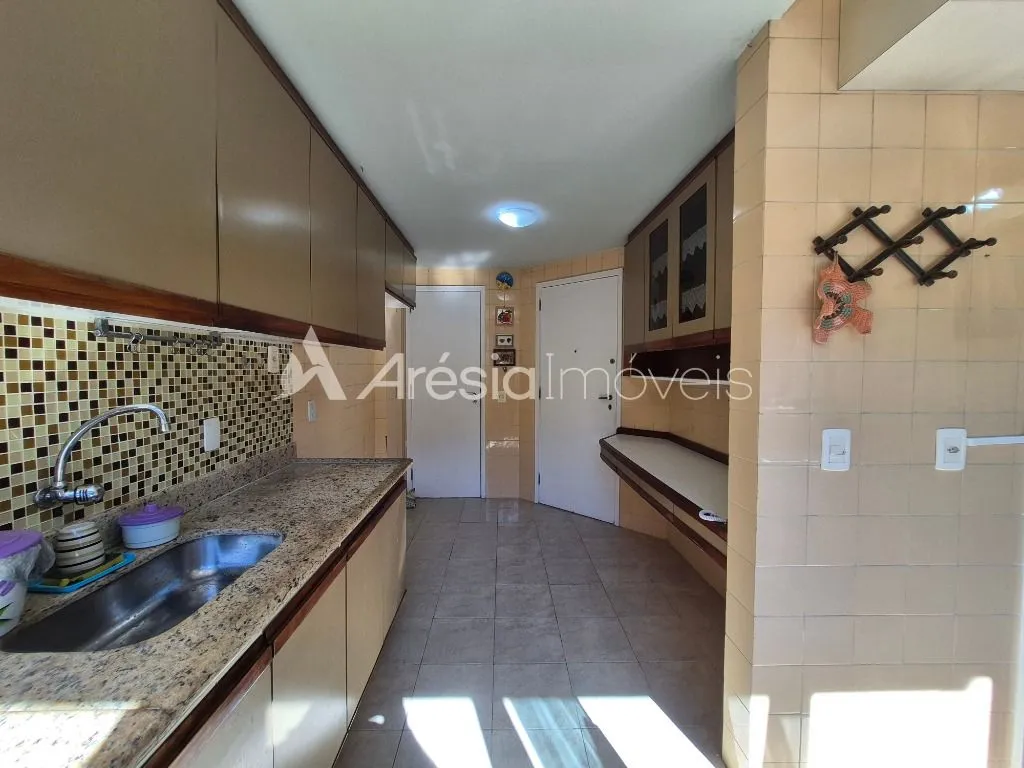 Apartment, 123 m², with wood or laminate floors — photo 2