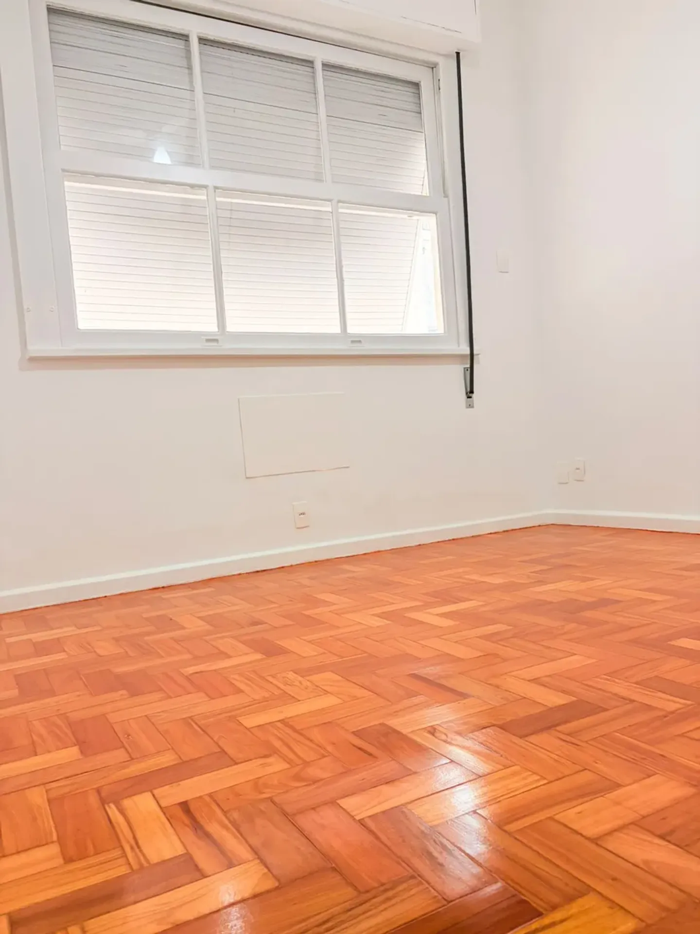 Apartment on the 8th floor with wood or laminate floors — photo 21
