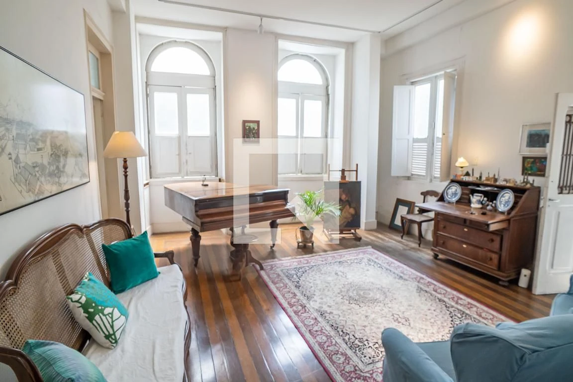 Furnished house, 300 m², with floor-to-ceiling windows — photo 5