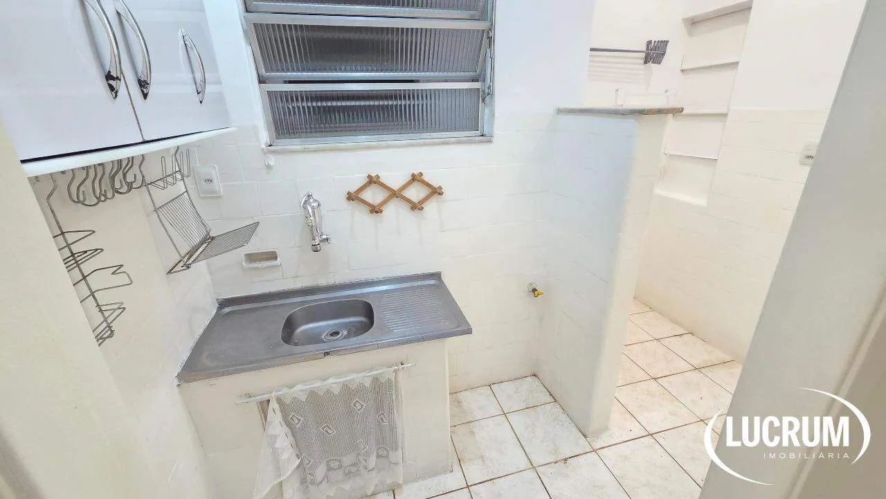 1-bedroom apartment with a glass shower enclosure — photo 3