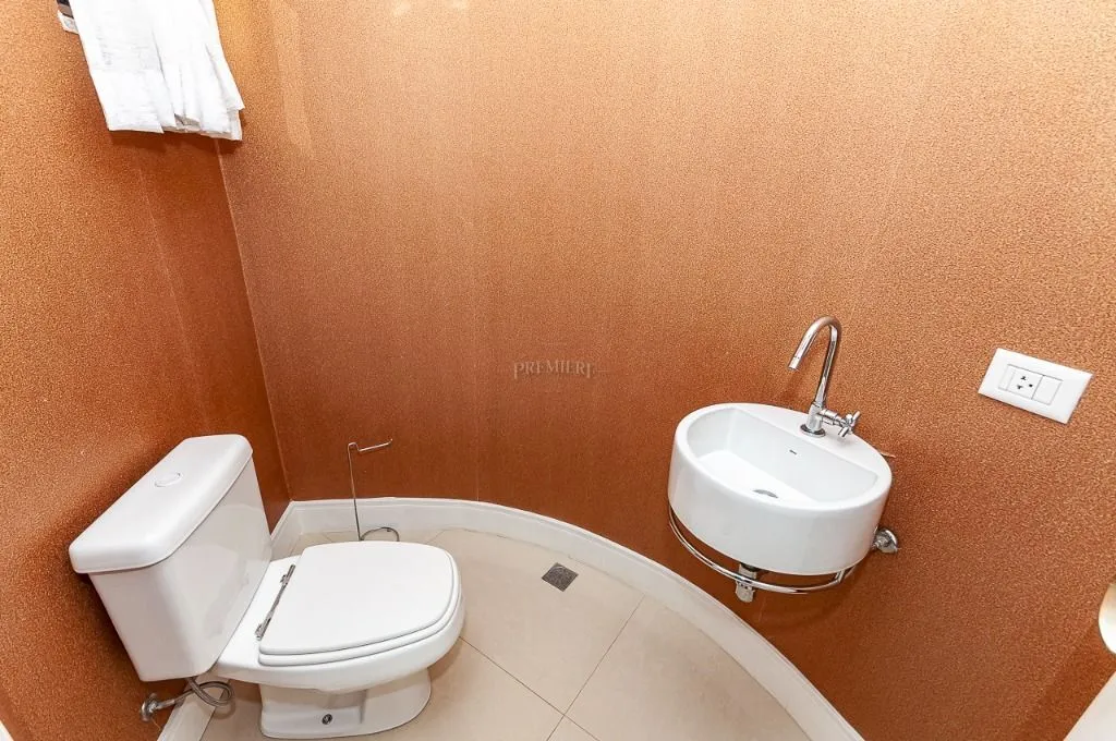 Furnished house with 4 bedrooms across 1167 m² and 8 spots — photo 110