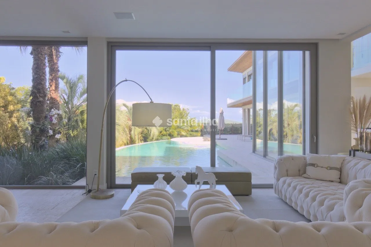 House with 6 en-suite bedrooms and 8 bathrooms, 1350 m² — photo 49