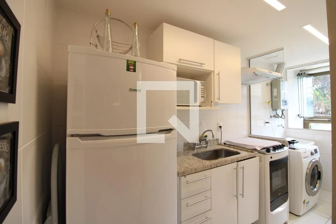 Furnished 2-bedroom apartment with glass balcony — photo 22