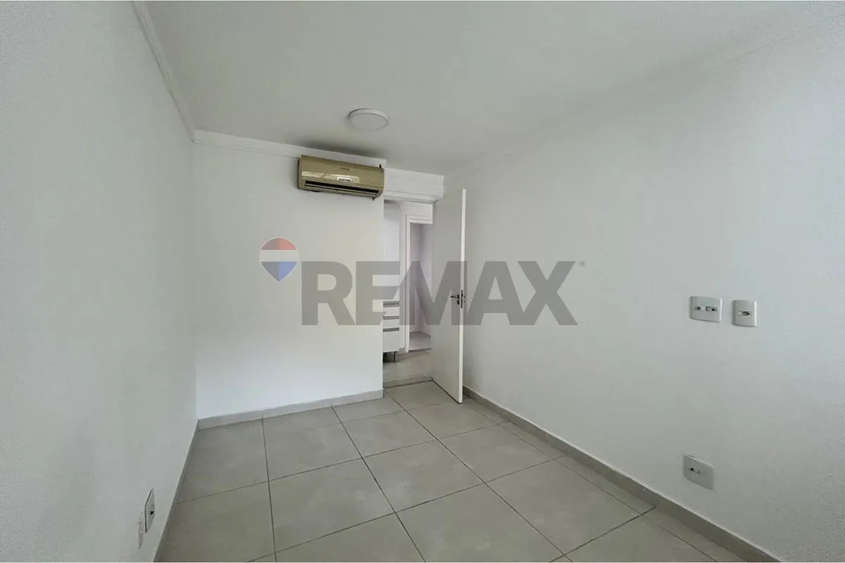 Apartment on the 2nd floor with a grill on the balcony — photo 10