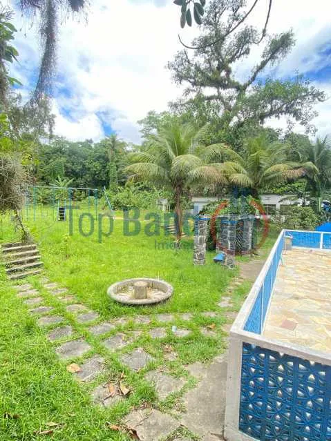 1-bedroom apartment with AC and an outdoor pool area — photo 3