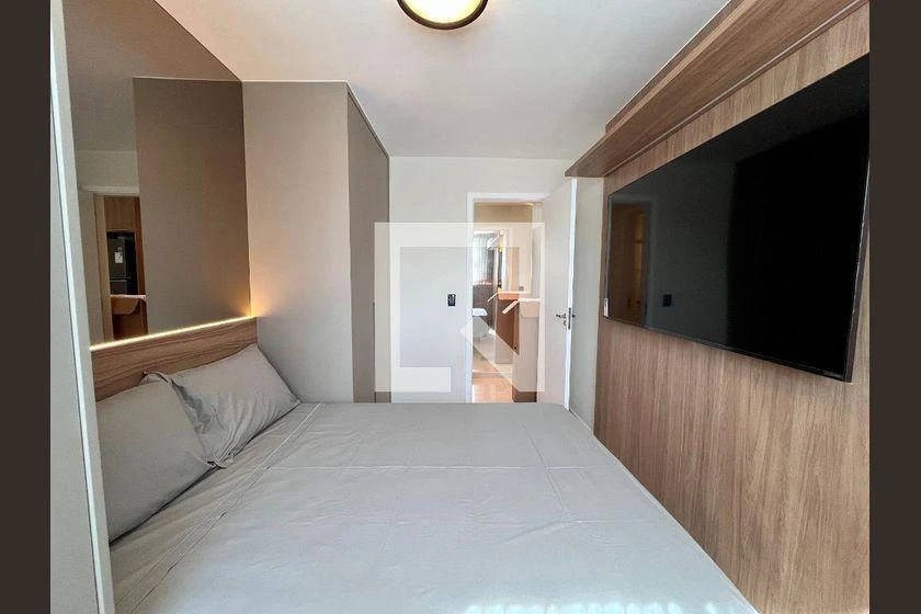 One-bedroom apartment in a building with a gym — photo 4