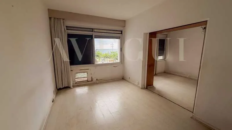 210 m² apartment with a balcony, 3 bedrooms and 5 baths — photo 22