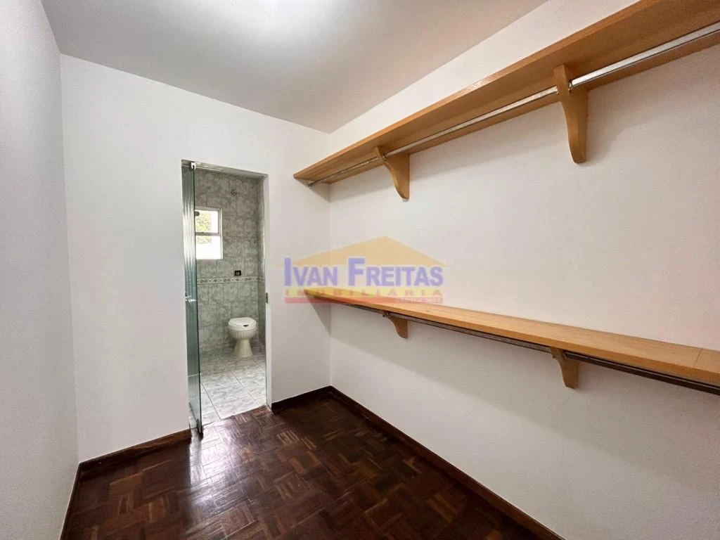 3-bedroom house with a walk-in closet in Curitiba — photo 23