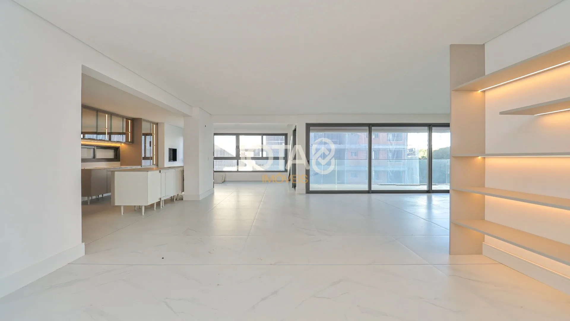 3 en-suite bedroom apartment with 193 m² and 4 parking