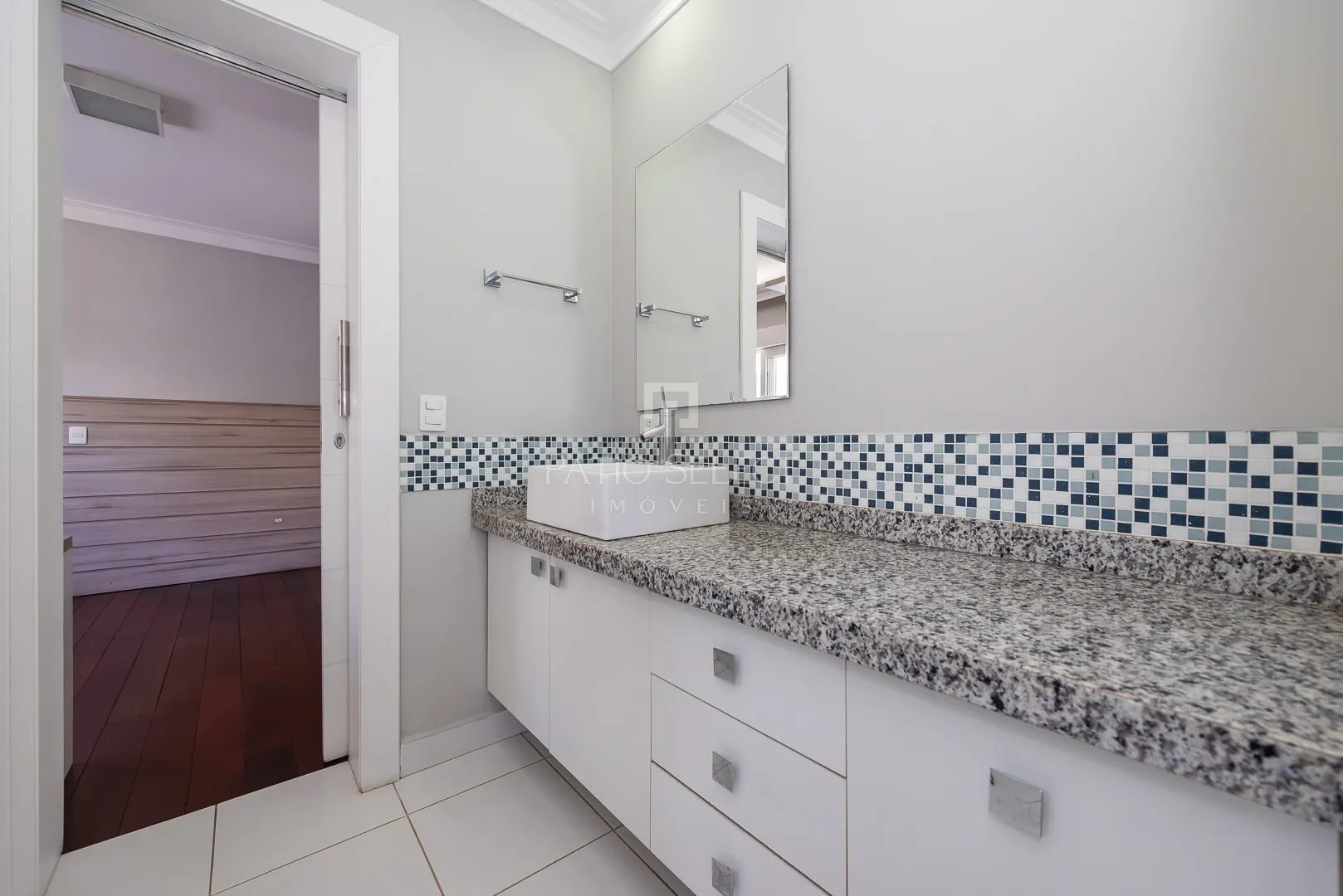 Furnished house, 305 m², with a bathtub — photo 135
