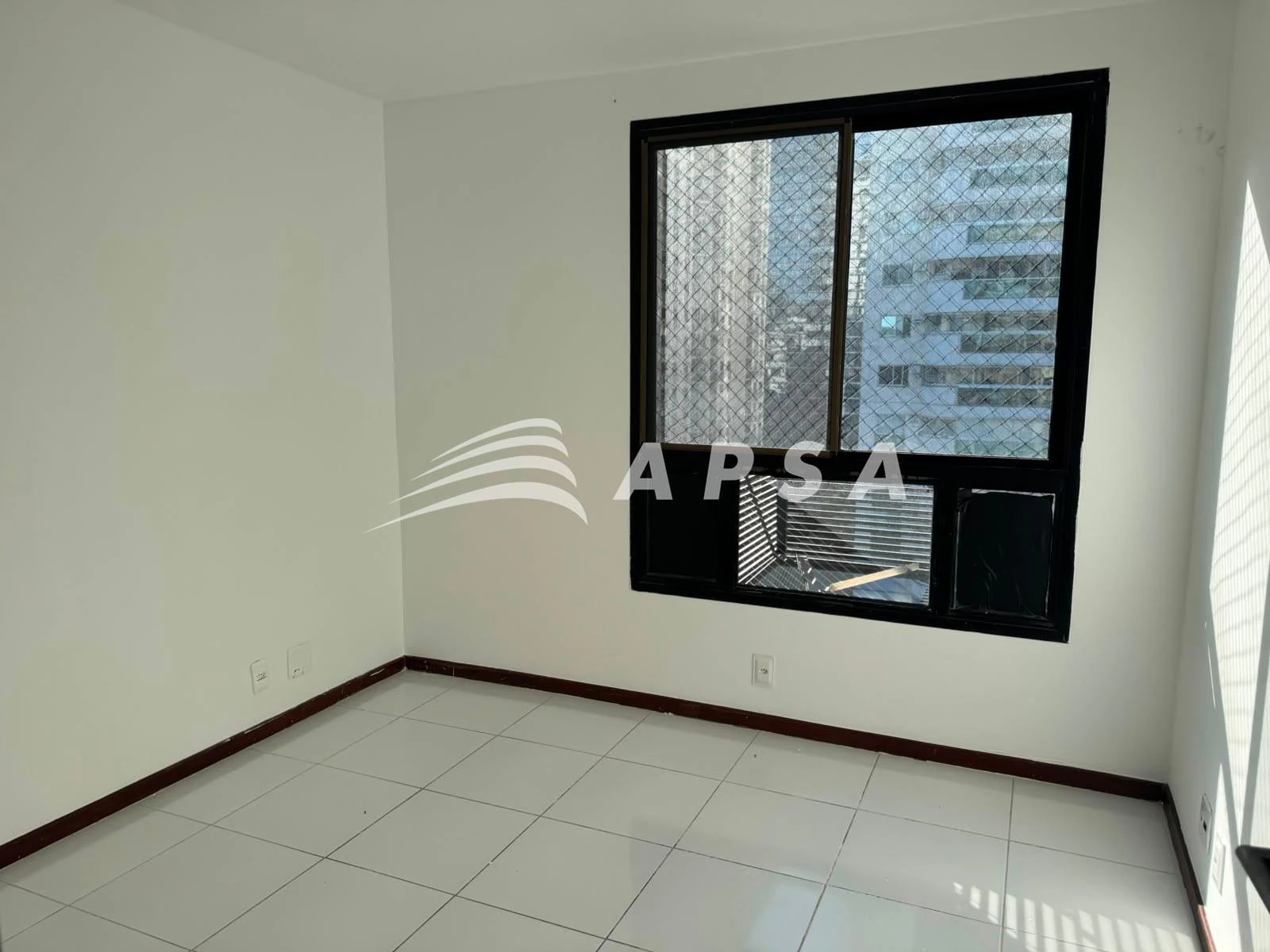 141 m² apartment with 4 bedrooms and enclosed balcony — photo 6