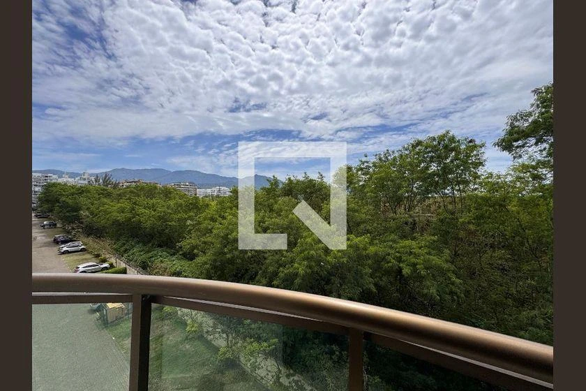 3-bedroom apartment with a glass-enclosed balcony — photo 10