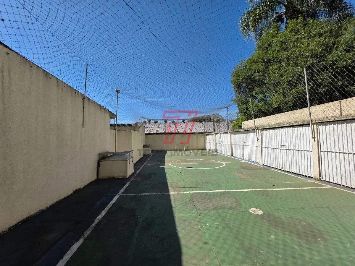 Apartamento de 3 quartos com piso de madeira na sala — photo 44