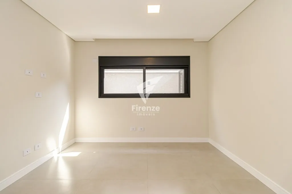 Furnished house with 4 bedrooms and 320 m² — photo 75