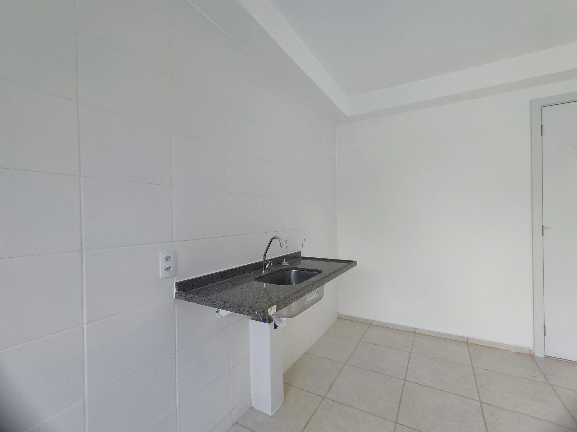Mountain view in a 2-bedroom apartment, 48 m² — photo 8