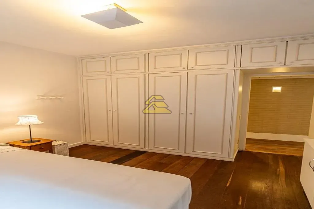 Furnished apartment with 4 bedrooms and a balcony — photo 8