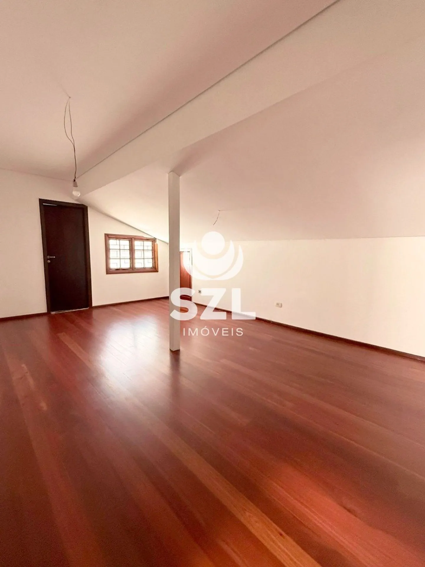 House with 5 bedrooms and 5 parking spaces — photo 23