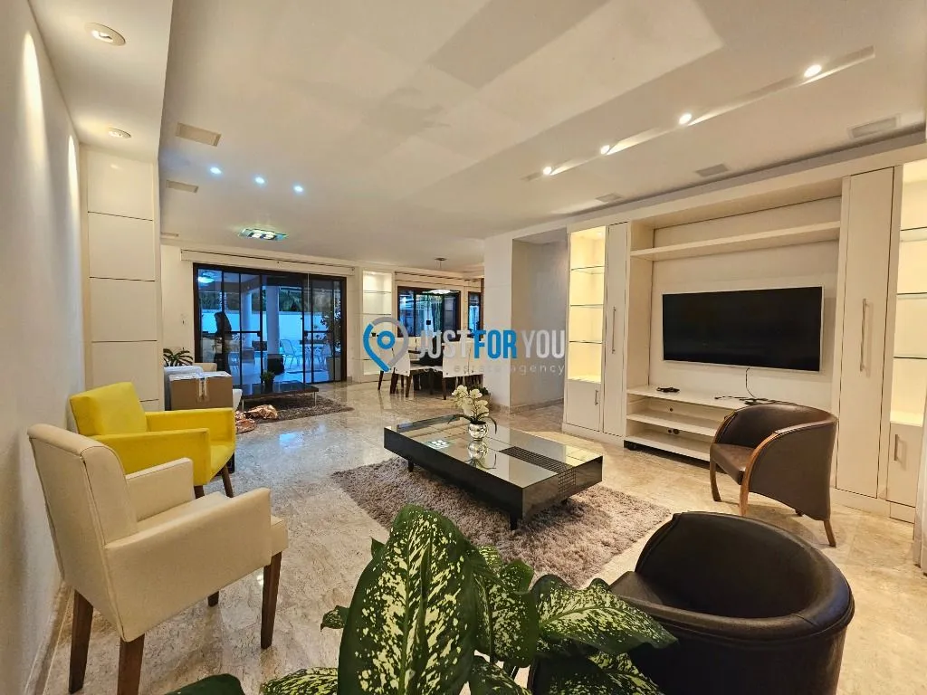 Furnished 4-bedroom house with 5 bathrooms and 350 m² — photo 14