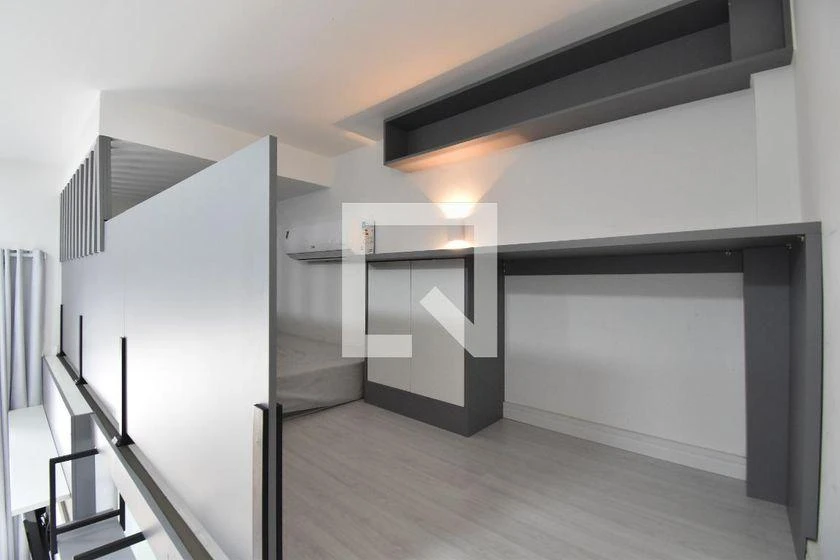 One-bedroom apartment in a building with a gym — photo 4