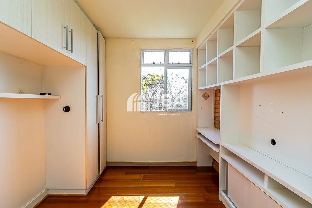Wood or laminate floors in a 3-bedroom apartment, 78 m² — photo 18