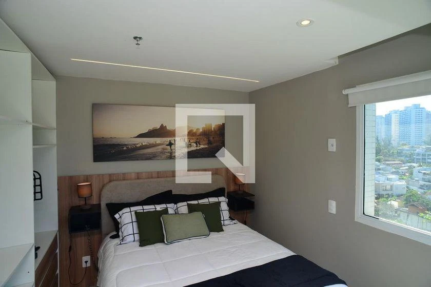 Furnished 1-bedroom apartment with glass-enclosed balcony — photo 4
