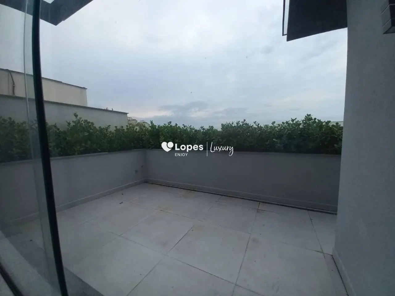 Unfurnished 4-bedroom house with 5 bathrooms and 329 m² — photo 43