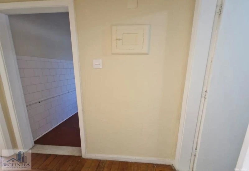 Wood or laminate floors in a one-bedroom apartment, 47 m² — photo 12