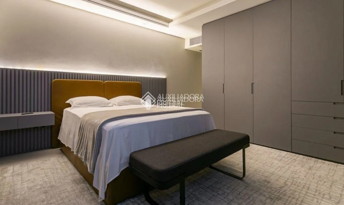 Furnished house with 6 en-suite bedrooms and 7 baths — photo 10