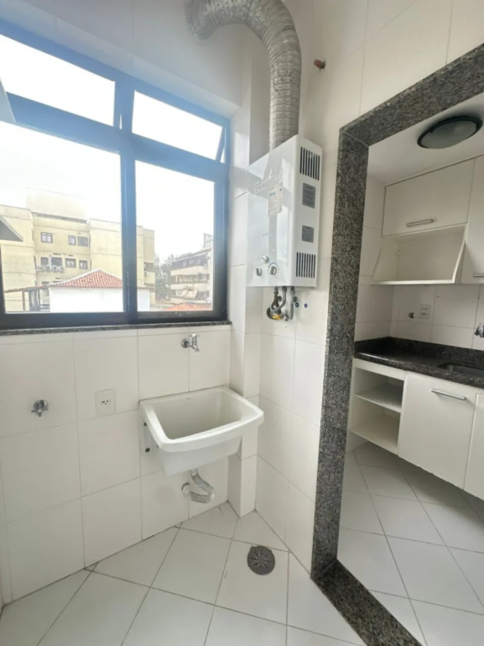 3-bedroom apartment with a separate kitchen and stove — photo 11