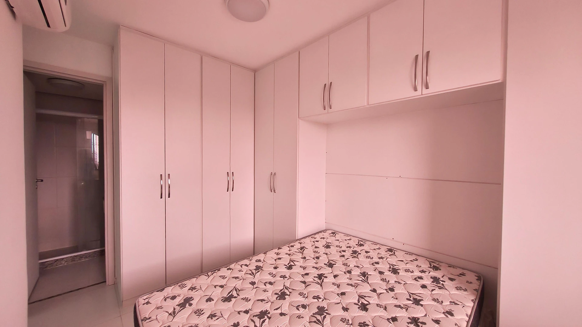 Glass-enclosed balcony in a 2-bedroom apartment, 70 m² — photo 5