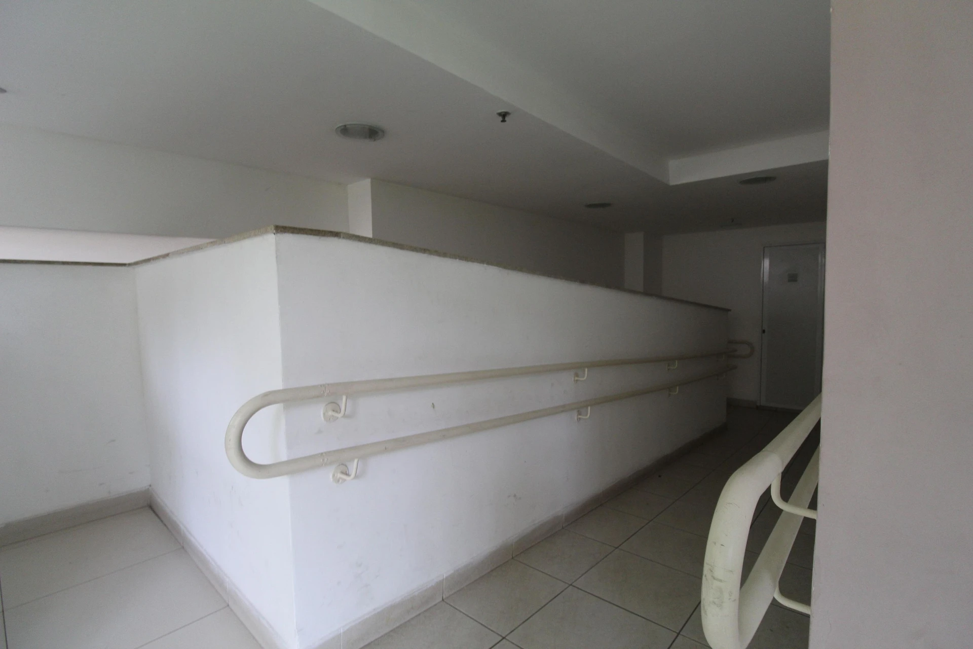 Furnished apartment, 72 m², with a glass-enclosed balcony — photo 45