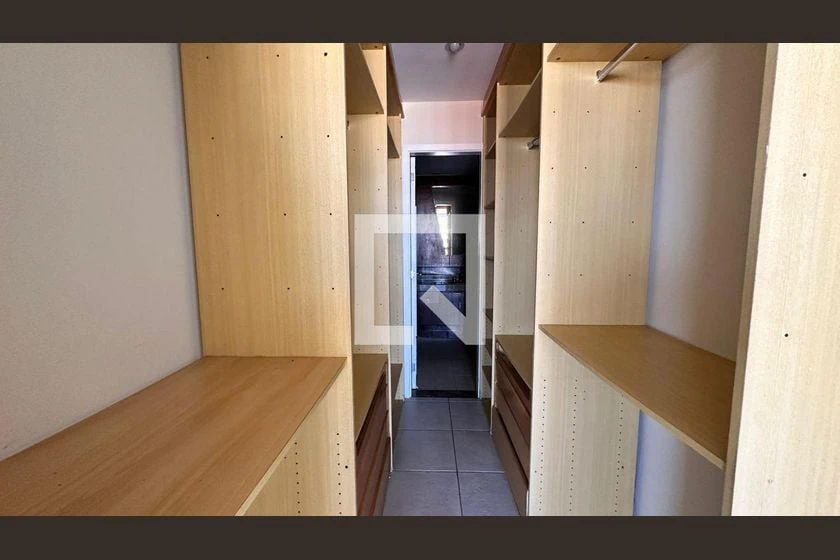 200 m² apartment with 3 en-suite bedrooms and balcony — photo 4