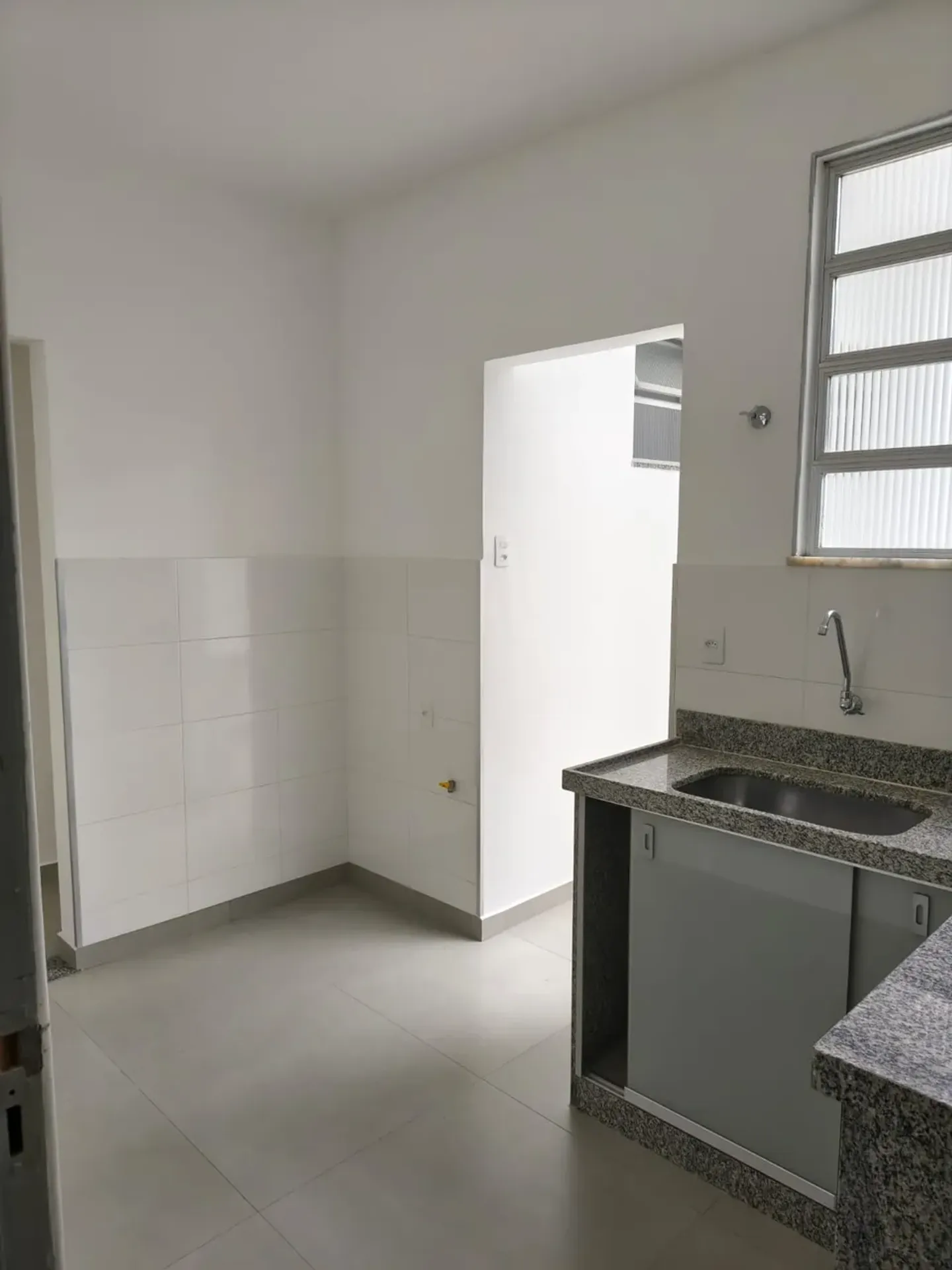 Apartment with 3 bedrooms and balcony grill — photo 26