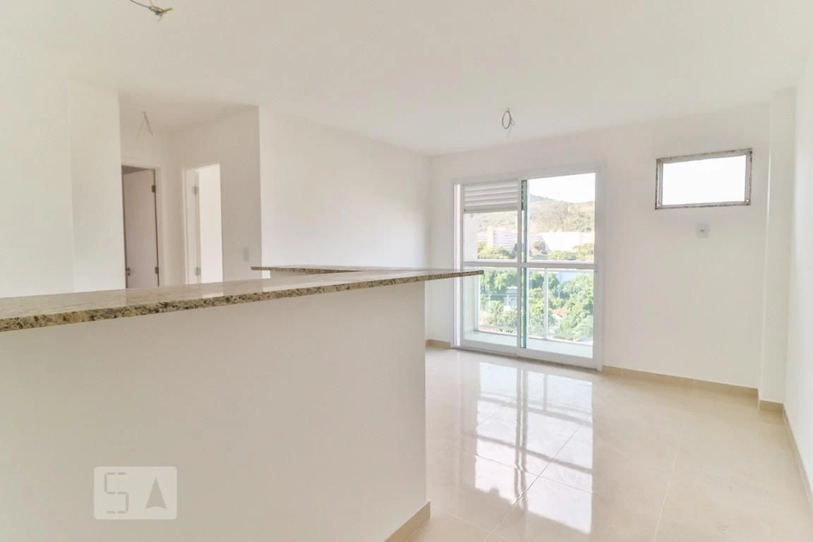 Furnished 1-bedroom apartment with a glassed balcony — photo 46