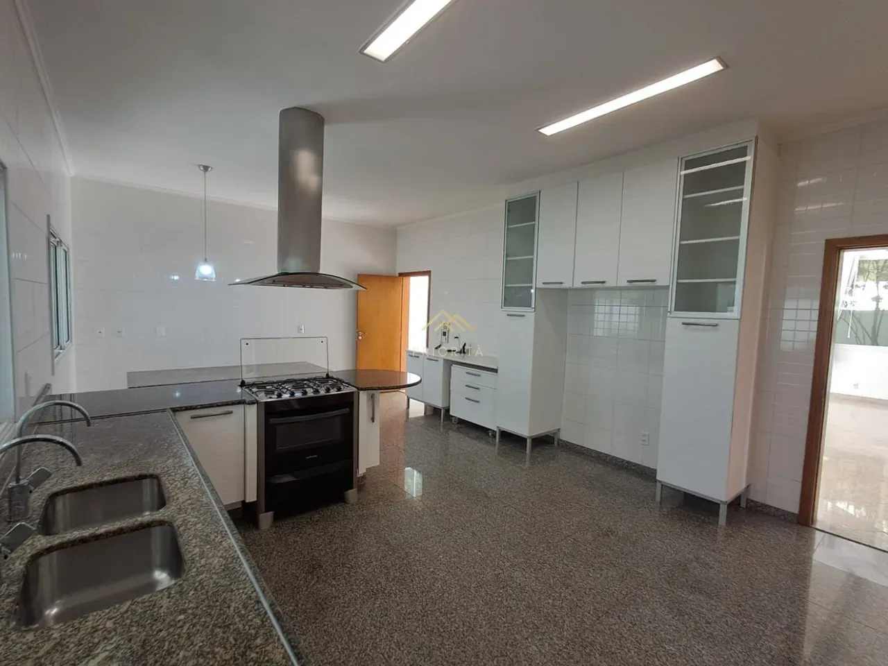 Casa em condomínio fechado com 6 quartos e 13 banheiros — photo 52